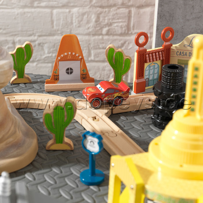 Disney Pixar Cars 3 50-teiliges Eisenbahnset Radiator Springs von KidKraft 18013