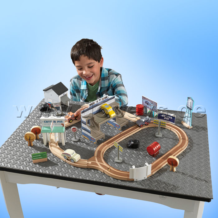Disney Pixar Cars 3 50-teiliges Eisenbahnset Thomasville von KidKraft 18015