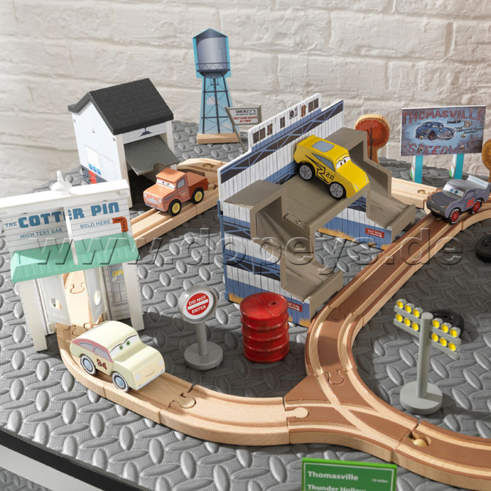 Disney Pixar Cars 3 50-teiliges Eisenbahnset Thomasville von KidKraft 18015