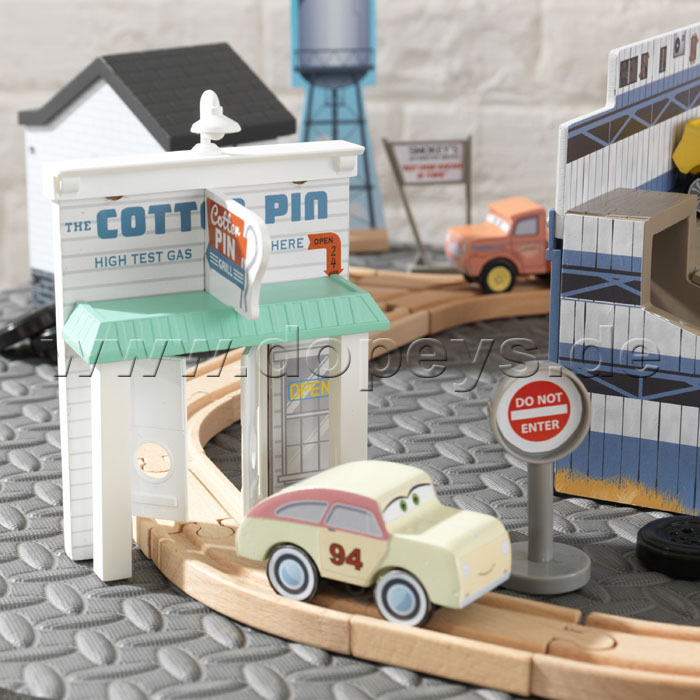 Disney Pixar Cars 3 50-teiliges Eisenbahnset Thomasville von KidKraft 18015