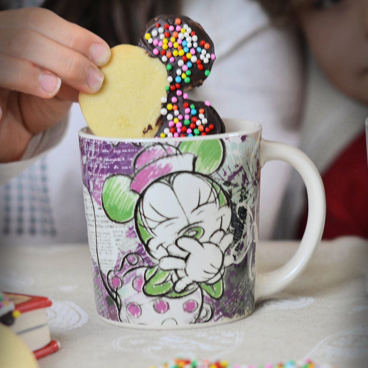Disney Tasse / Kaffeebecher Elfenbein-Minnie "Violett" - Mickey & Minnie Color Fun, im italienischen Design PWM21CF-1VI, 39cl