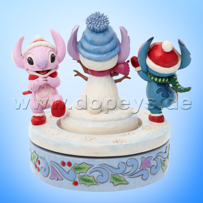 Disney Traditions / Jim Shore Figur - Stitch & Engel bauen einen Schneemann "Snowy Shenanigans" 6013061